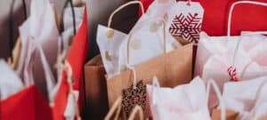 stocker les cadeaux de noël dans un garde-meubles